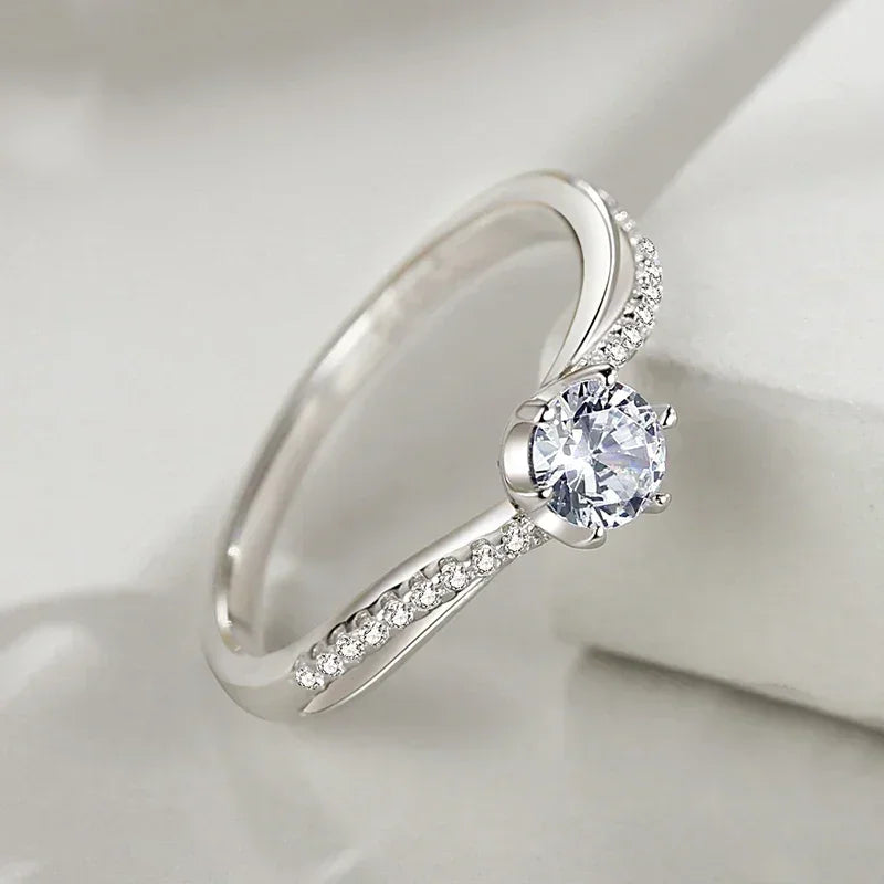 Elegant 925 silver engagement ring with round solitaire and pavé accent stones