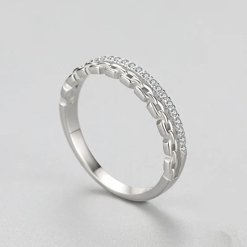 925 silver ring with chain link design and sparkling cubic zirconia accents