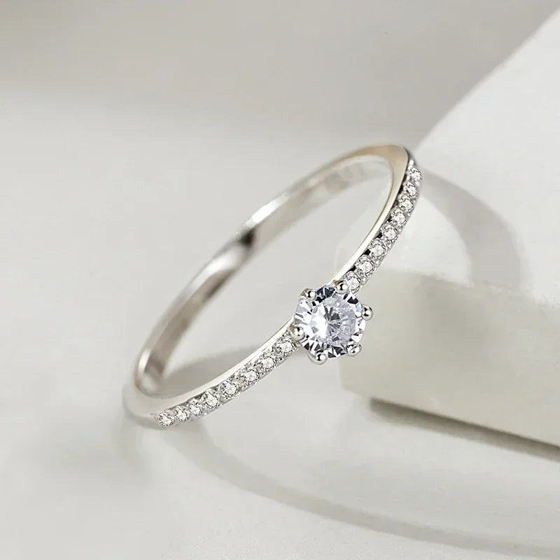 925 silver solitaire ring with round center stone and pavé-set accent stones