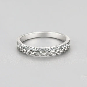 925 silver ring with chain detail and sparkling round stones on a neutral background