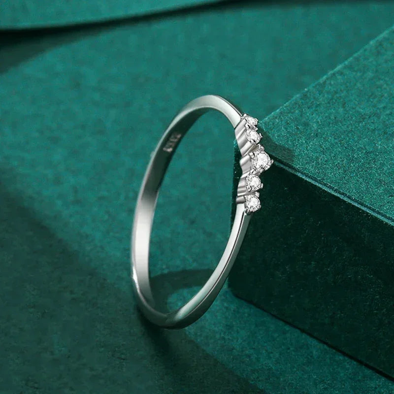 Elegant 925 silver ring with three small diamonds on green background