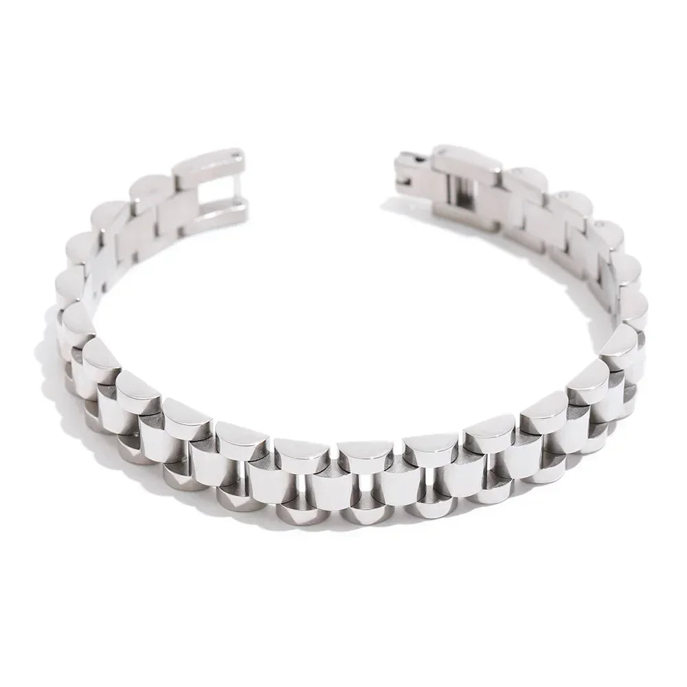 Chunky 925 silver chain link bracelet with a polished finish on a white background