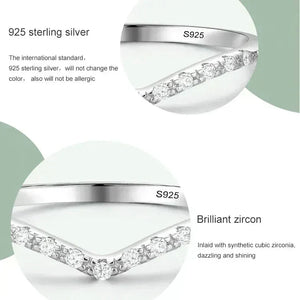 925 sterling silver ring with sparkling cubic zirconia stones and S925 engraving