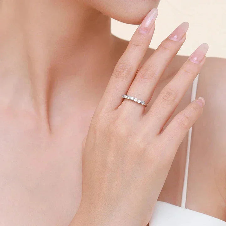 Woman wearing an elegant 925 silver ring with sparkling stones on her finger