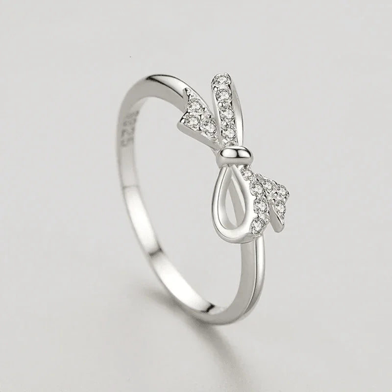 925 silver ring with bow design and sparkling cubic zirconia on a plain background