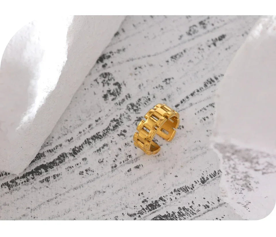 18K gold-plated chain-link ring on textured white background, modern jewelry design