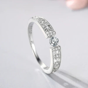 925 silver ring with intricate patterns and sparkling round-cut cubic zirconia stones