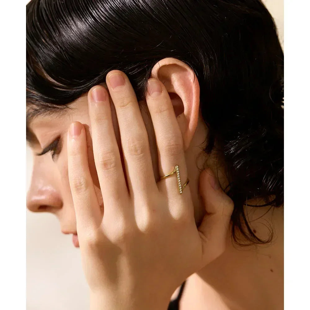 Woman wearing 18K gold-plated zigzag ring with crystals by her ear