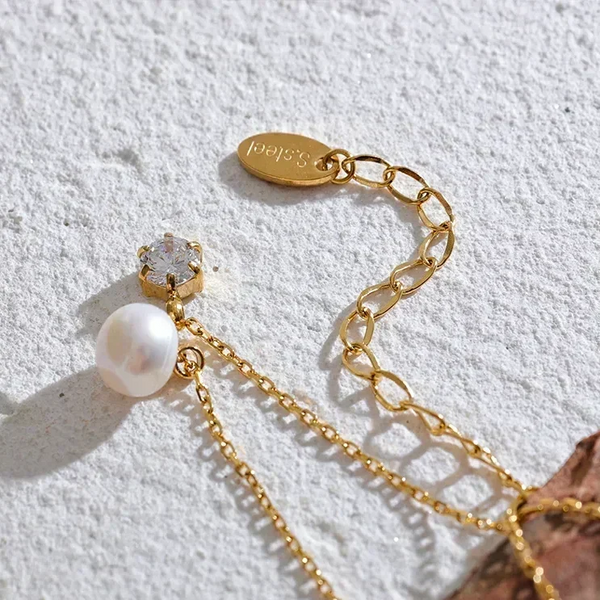 18K gold-plated necklace with pearl and crystal pendant, delicate chain design for everyday elegance