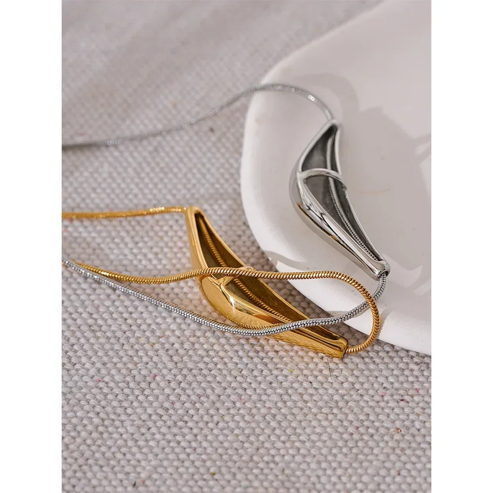 Modern Edge Collar - TM & CO. JEWELS 