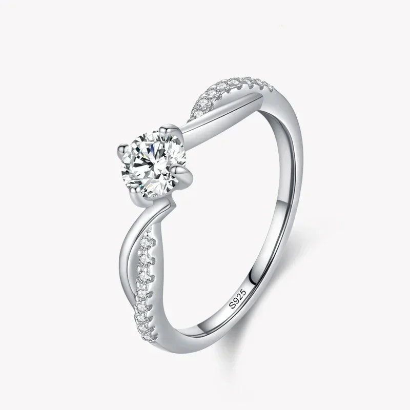 925 silver engagement ring with round-cut center stone and pavé accent stones