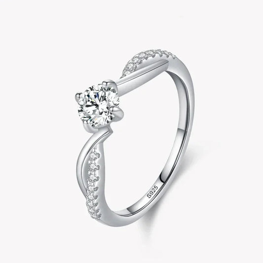 925 silver engagement ring with round-cut center stone and pavé accent stones