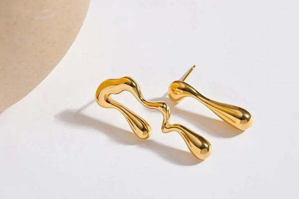 Gold earrings on a white background with 'HAPPY EVERYDAY' branding.
