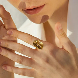 Shimmer Curve - TM & CO. JEWELS 