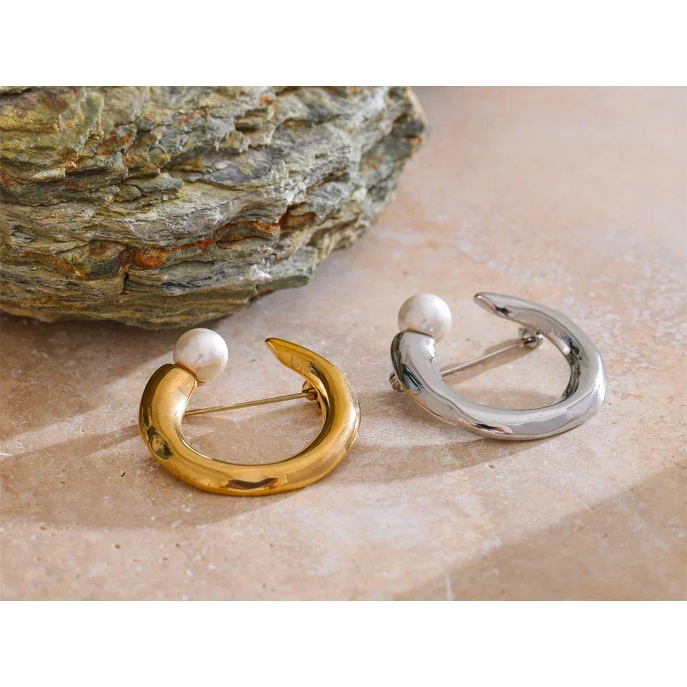 U-Shape Pearl Brooch - TM & CO. JEWELS 