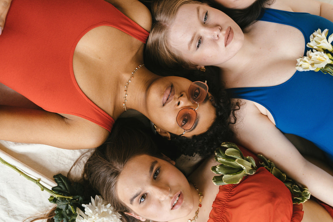 women_lying - TM & CO. JEWELS 